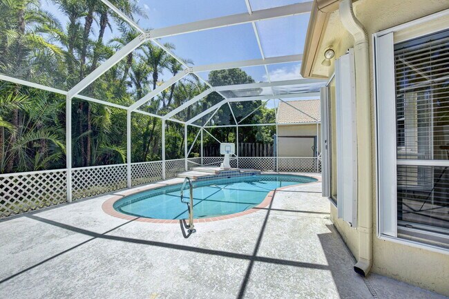 7715 Colony Lake Dr in Boynton Beach, FL - Building Photo - Building Photo