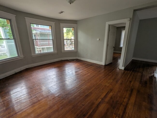 86 Dickerman St, Unit 2 in New Haven, CT - Foto de edificio - Building Photo