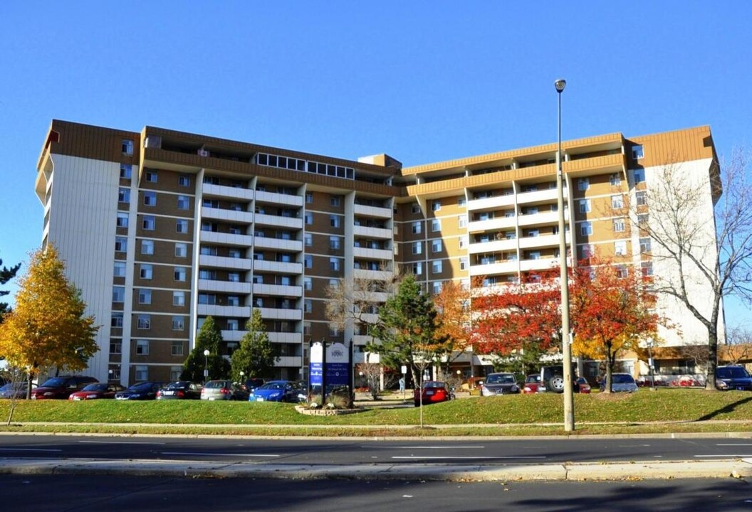 Scenic Apartments in Hamilton, ON - Building Photo