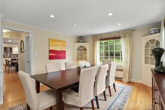25 Summit Rd in Greenwich, CT - Foto de edificio - Building Photo