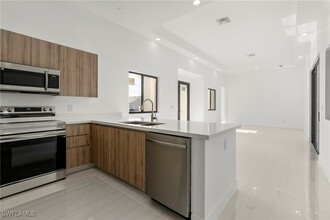 1709 NE 41st St in Cape Coral, FL - Foto de edificio - Building Photo