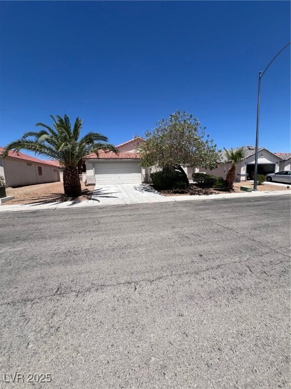 512 W Bright Lights Ave