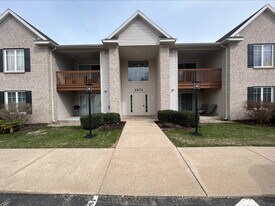 3074 W Crystal Waters Dr in Holland, MI - Building Photo