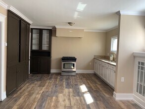 687 W 11th St, Unit 687 in Los Angeles, CA - Foto de edificio - Building Photo