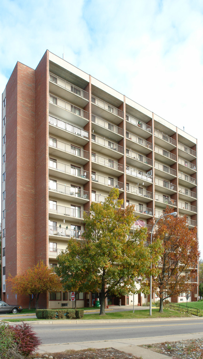 West View Towers in Pittsburgh, PA - Building Photo - Building Photo