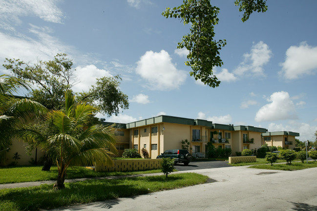 Linda Apartments in Miami, FL - Building Photo - Building Photo