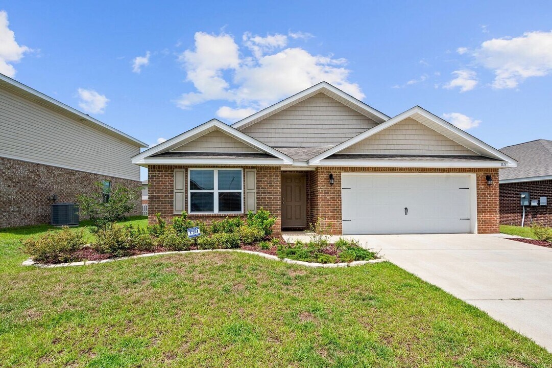 816 Moorhen Way in Crestview, FL - Building Photo