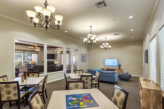 Vineyard Creek Apartments in Santa Rosa, CA - Building Photo - Building Photo