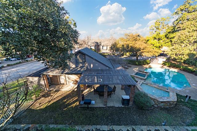 9801 Royal Ln in Dallas, TX - Building Photo