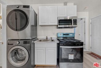 7703 Baird Ave in Los Angeles, CA - Building Photo - Building Photo