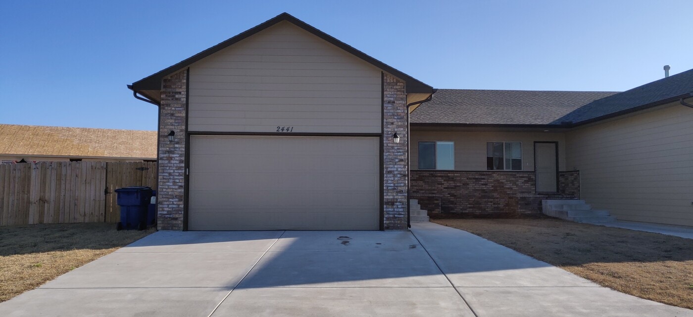 2439 E Quivira St, Unit 2441 in Kechi, KS - Building Photo