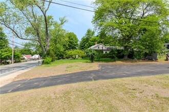 953 Greenville Ave in Smithfield, RI - Building Photo - Building Photo