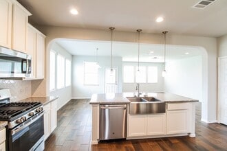 1744 Yaupon Trail Ct in Alvin, TX - Building Photo - Building Photo