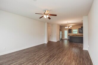 1008 Allegiance Dr in Locust Grove, GA - Foto de edificio - Building Photo