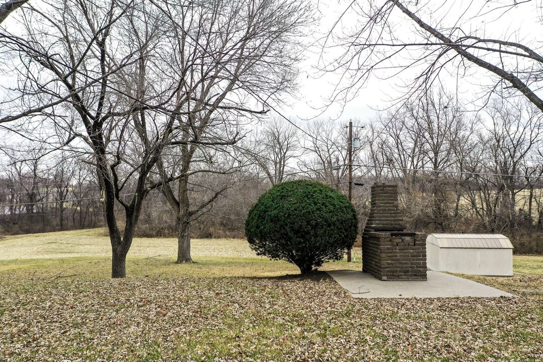 1923 Lion Rd in St. Joseph, MO - Building Photo