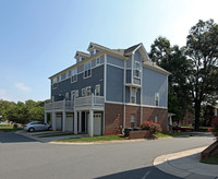 Walnut Hill Condominiums in Charlotte, NC - Foto de edificio - Building Photo