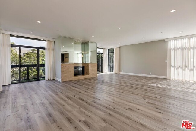 323 N Palm Dr-Unit -3 in Beverly Hills, CA - Building Photo - Building Photo