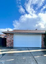 2125 Banyan Way in Antioch, CA - Building Photo