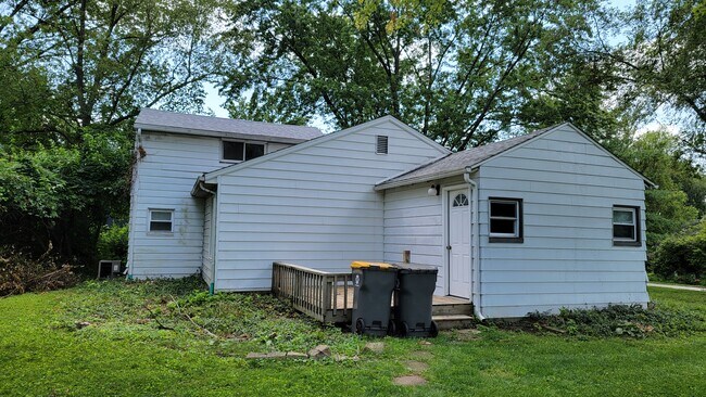 401 E Dixie St in Bloomington, IN - Building Photo - Building Photo