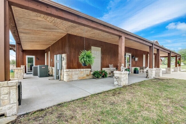 18754 Farm to Market Rd 2755 in Royse City, TX - Foto de edificio - Building Photo