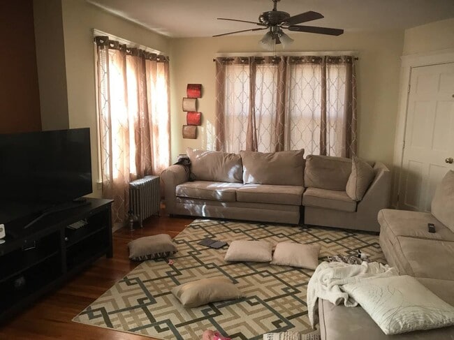 84 Endicott St, Unit 2nd Floor in Peabody, MA - Foto de edificio - Building Photo