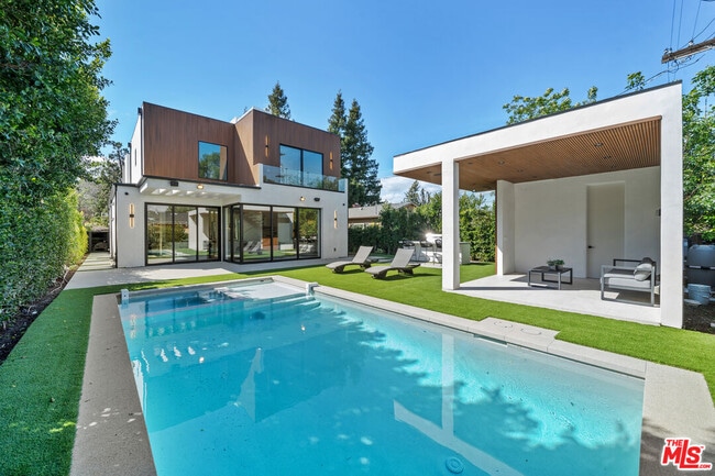 property at 4818 Norwich Ave