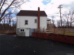 2 Mertes Ln in New Windsor, NY - Foto de edificio - Building Photo