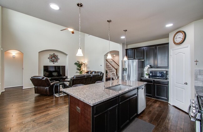 7610 River Pass Dr in Pearland, TX - Building Photo - Building Photo
