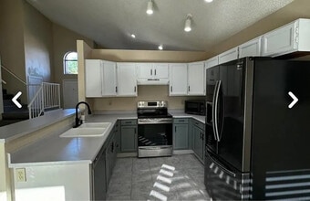 15002 S 27th Way in Phoenix, AZ - Foto de edificio - Building Photo