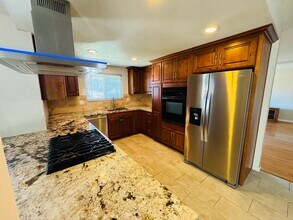 91 S Dewey Ave in Thousand Oaks, CA - Building Photo - Building Photo