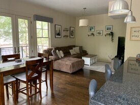 925 Garrett St SE, Unit 215 in Atlanta, GA - Building Photo