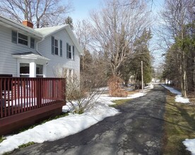 551 Paul Rd, Unit 1-Dn in Rochester, NY - Foto de edificio - Building Photo