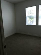 917 S New Hampshire Ave, Unit 315 in Los Angeles, CA - Foto de edificio - Building Photo