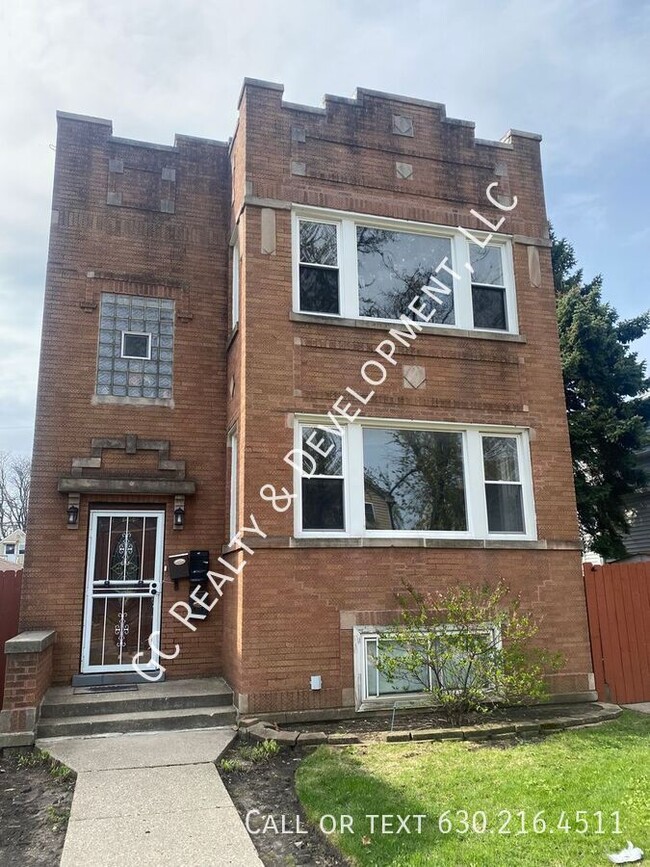 property at 4733 W Grace St