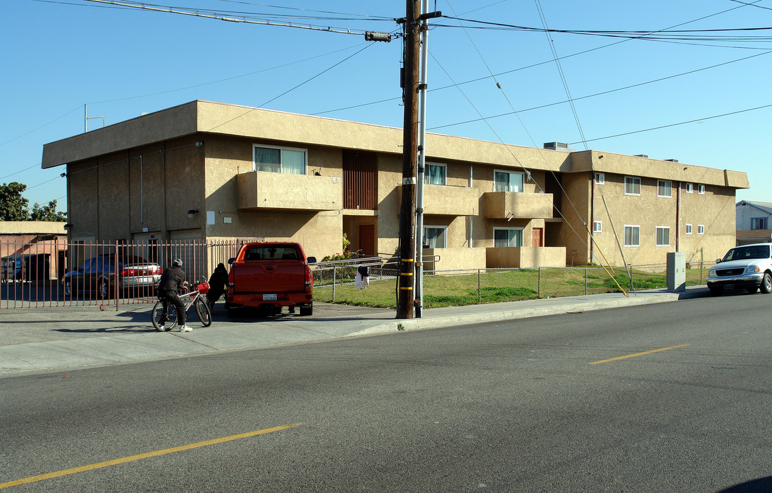 Condon Apartments in Inglewood, CA - Foto de edificio