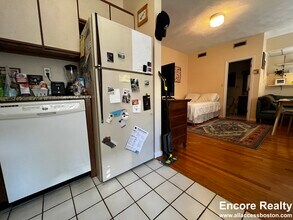 32 Gordon St, Unit 205 in Boston, MA - Building Photo - Building Photo