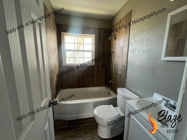 1402 Hazelwood St in Borger, TX - Building Photo - Building Photo