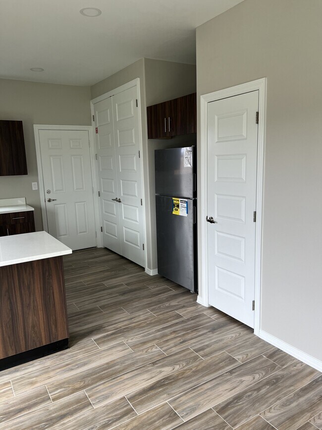 84 E La Vista Ave, Unit Unit 1 in McAllen, TX - Building Photo - Building Photo