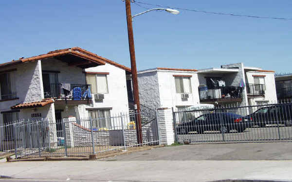 1015 Leslie Rd in El Cajon, CA - Foto de edificio - Building Photo