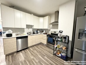 44 Crescent Ave, Unit #1 in Boston, MA - Foto de edificio - Building Photo