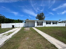 1011 Bianca Dr NE in Palm Bay, FL - Building Photo