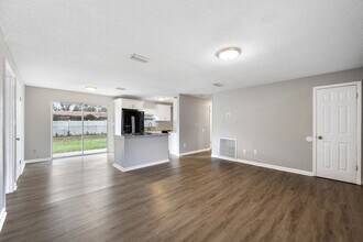 9340 Chase St in Spring Hill, FL - Building Photo - Building Photo