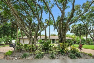 4 Copaire Rd in Sewalls Point, FL - Building Photo - Building Photo