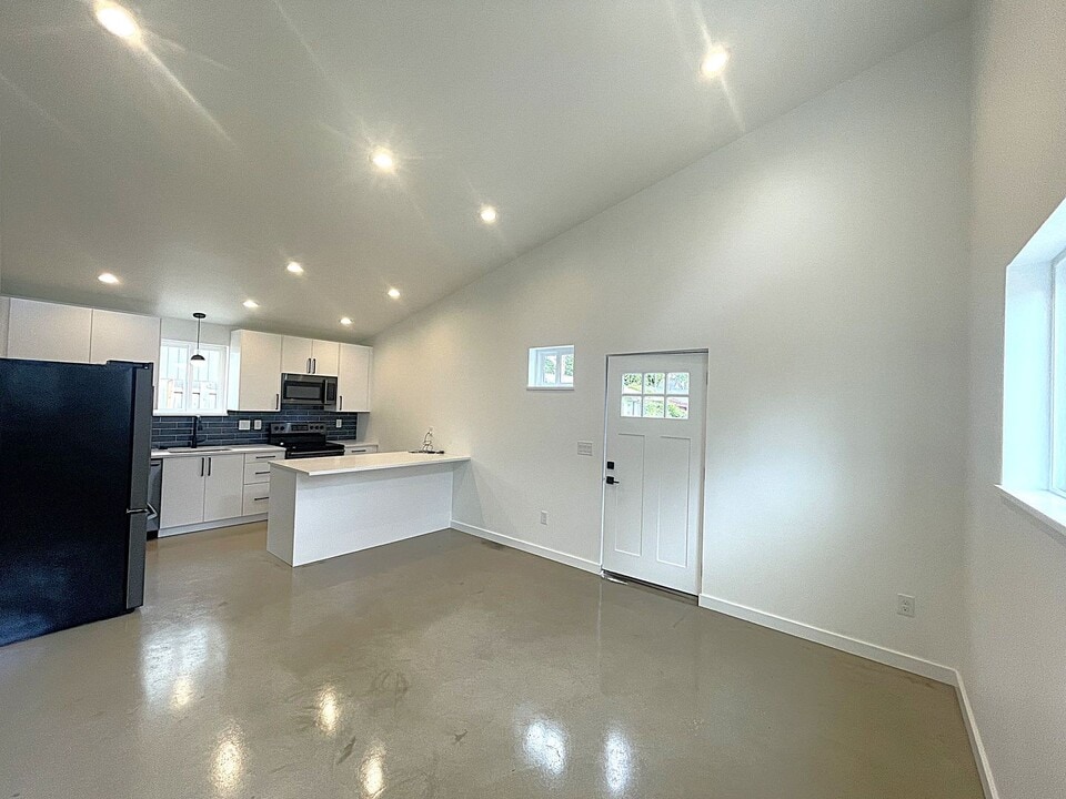 4038 SE 76th Ave in Portland, OR - Building Photo