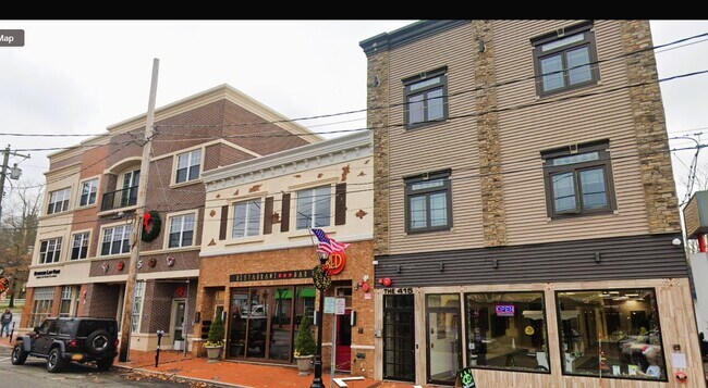 415 New York Ave, Unit 2B