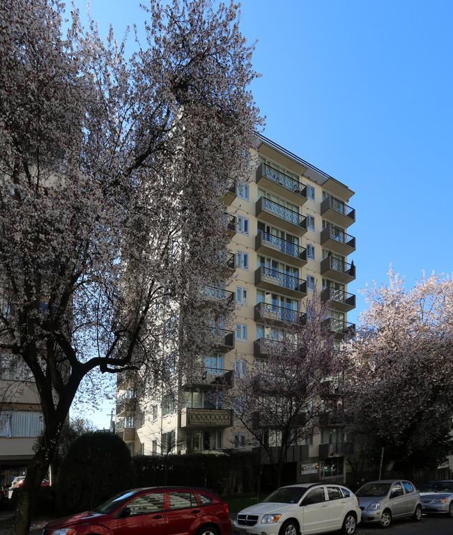 Lincoln Arms in Vancouver, BC - Building Photo - Building Photo