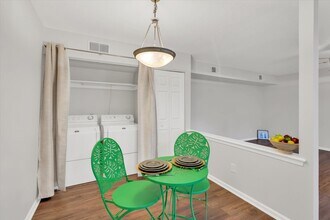 2811 Edridge Ct in Raleigh, NC - Foto de edificio - Building Photo