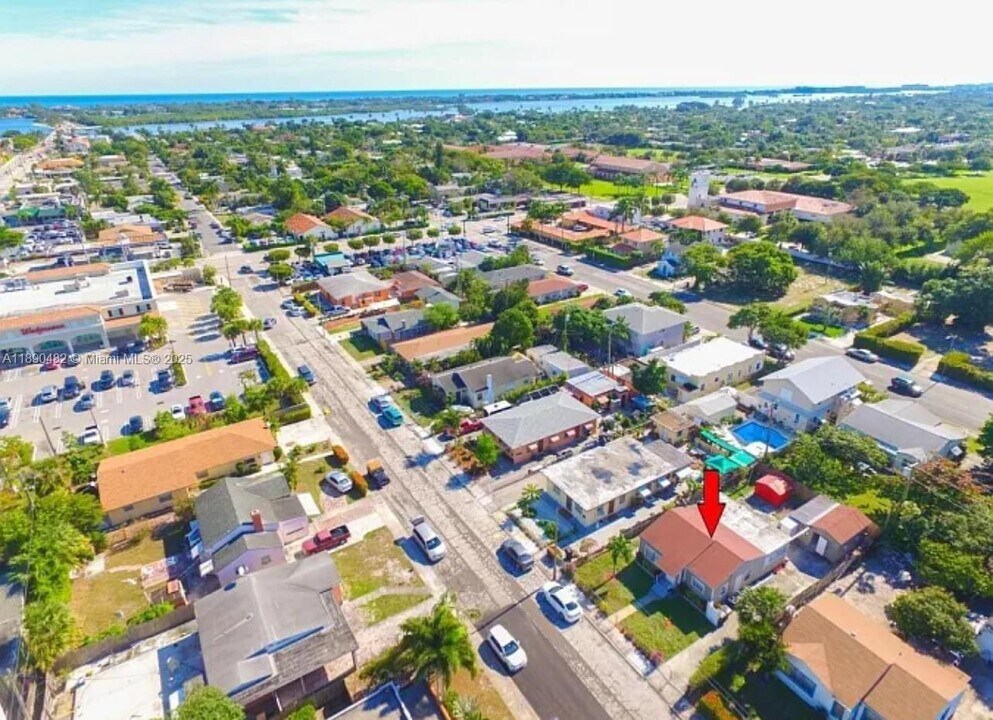 438 Malverne Rd in West Palm Beach, FL - Building Photo