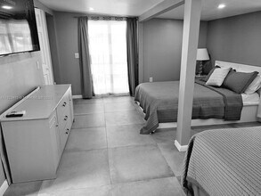 2242 Polk St-Unit -3 in Hollywood, FL - Building Photo - Building Photo