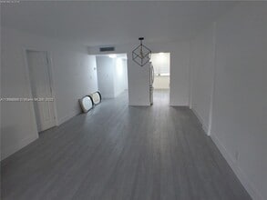 2601 NW 48th Terrace in Lauderdale Lakes, FL - Building Photo - Building Photo